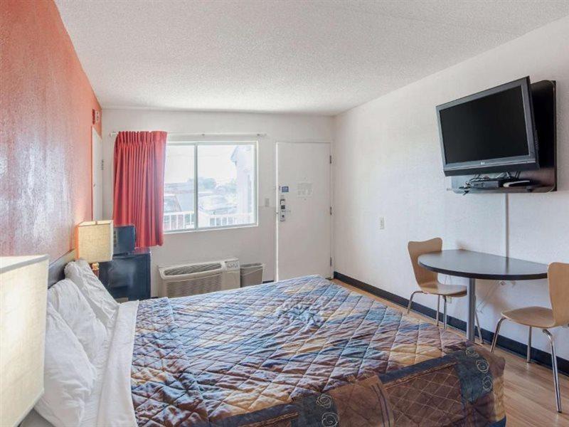 Rodeway Inn Brooklawn Dış mekan fotoğraf