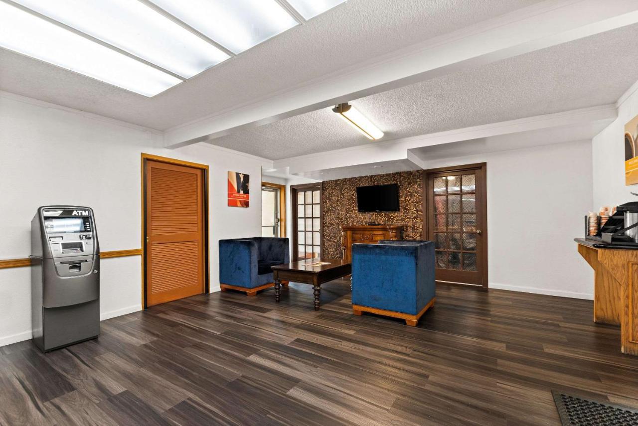 Rodeway Inn Brooklawn Dış mekan fotoğraf