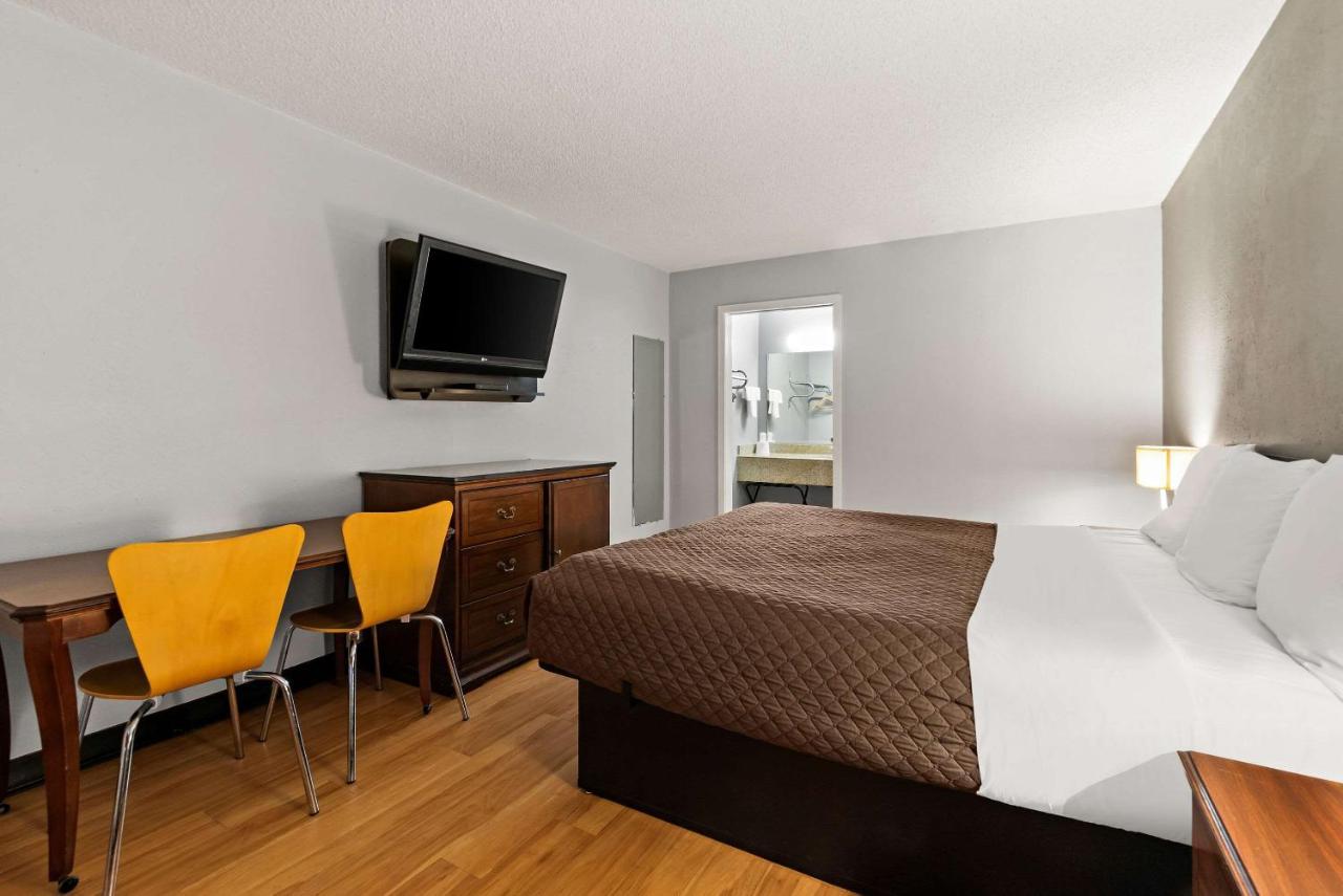 Rodeway Inn Brooklawn Dış mekan fotoğraf