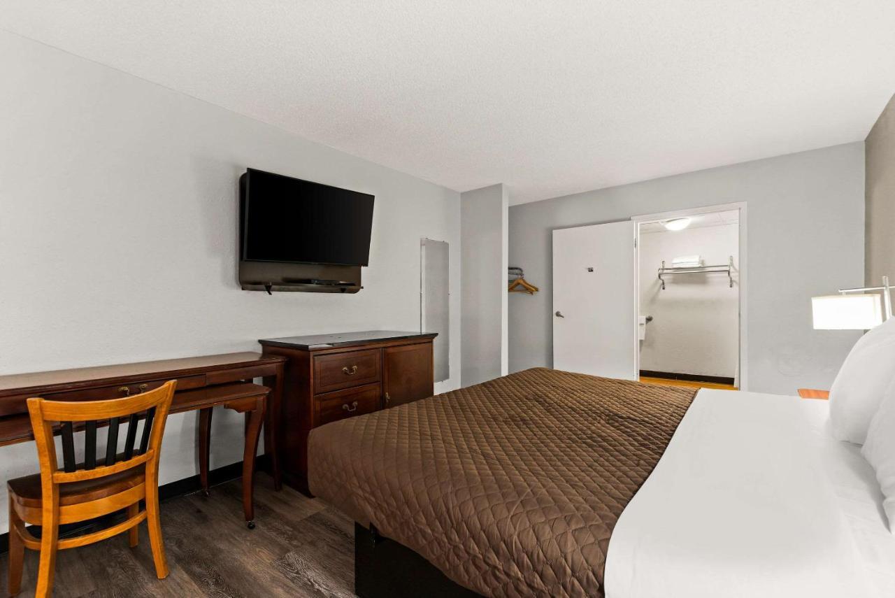 Rodeway Inn Brooklawn Dış mekan fotoğraf