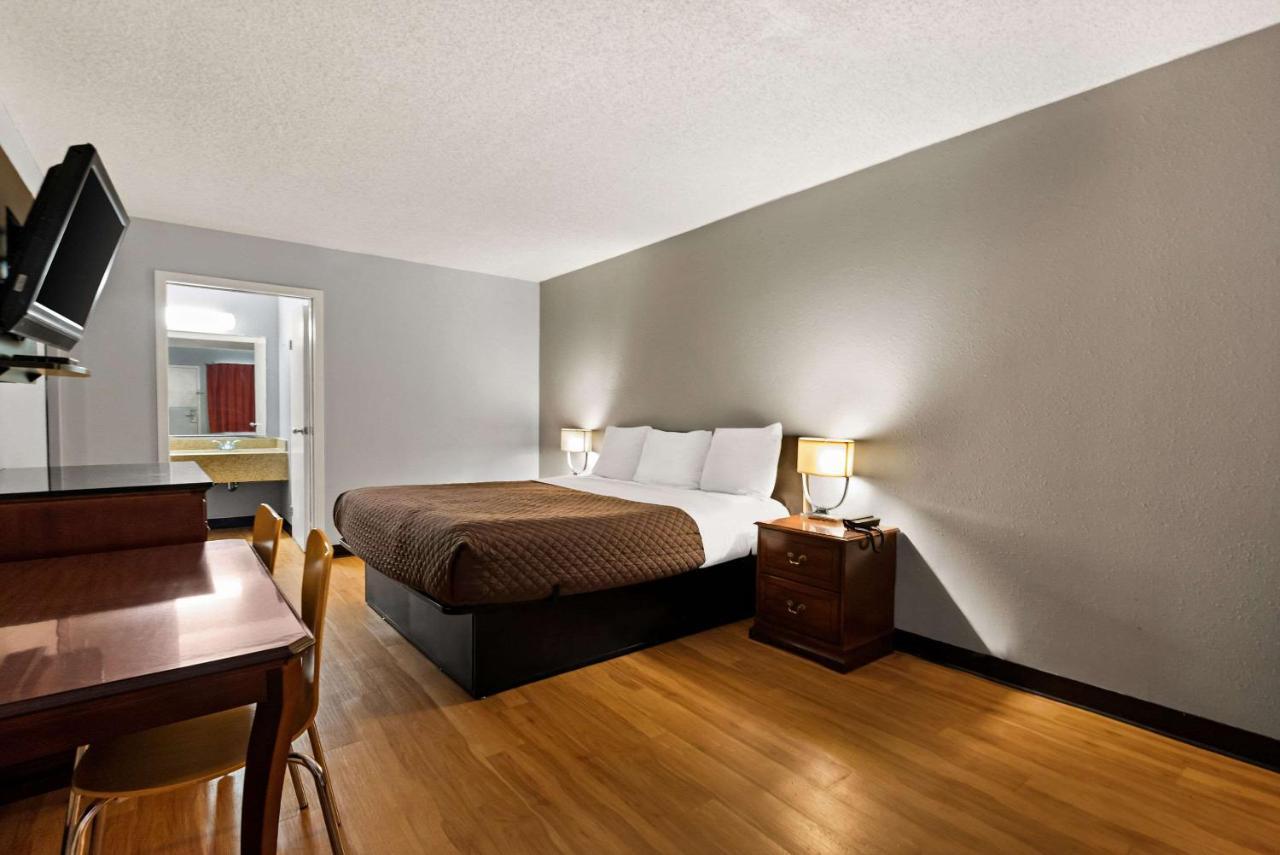 Rodeway Inn Brooklawn Dış mekan fotoğraf