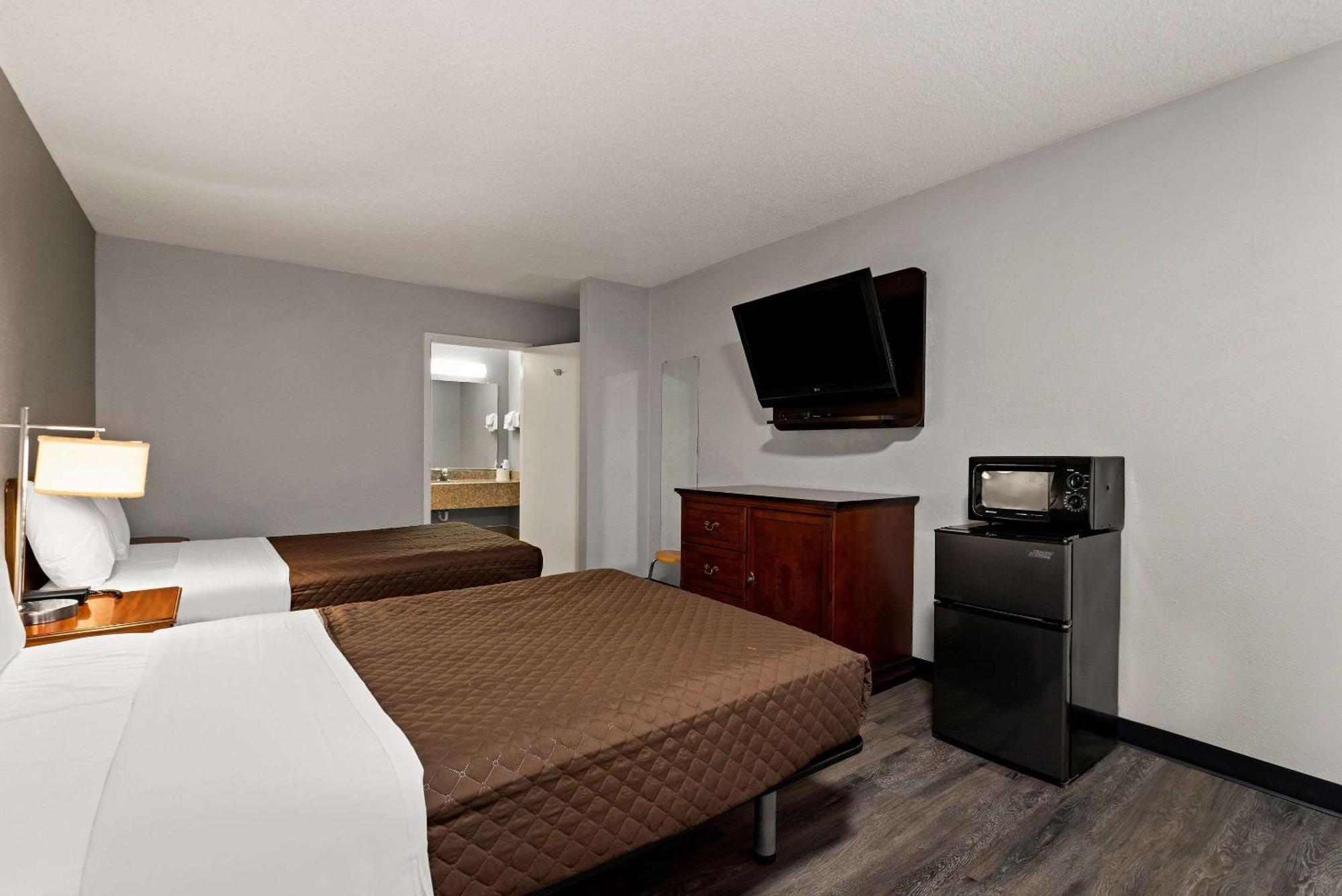 Rodeway Inn Brooklawn Dış mekan fotoğraf