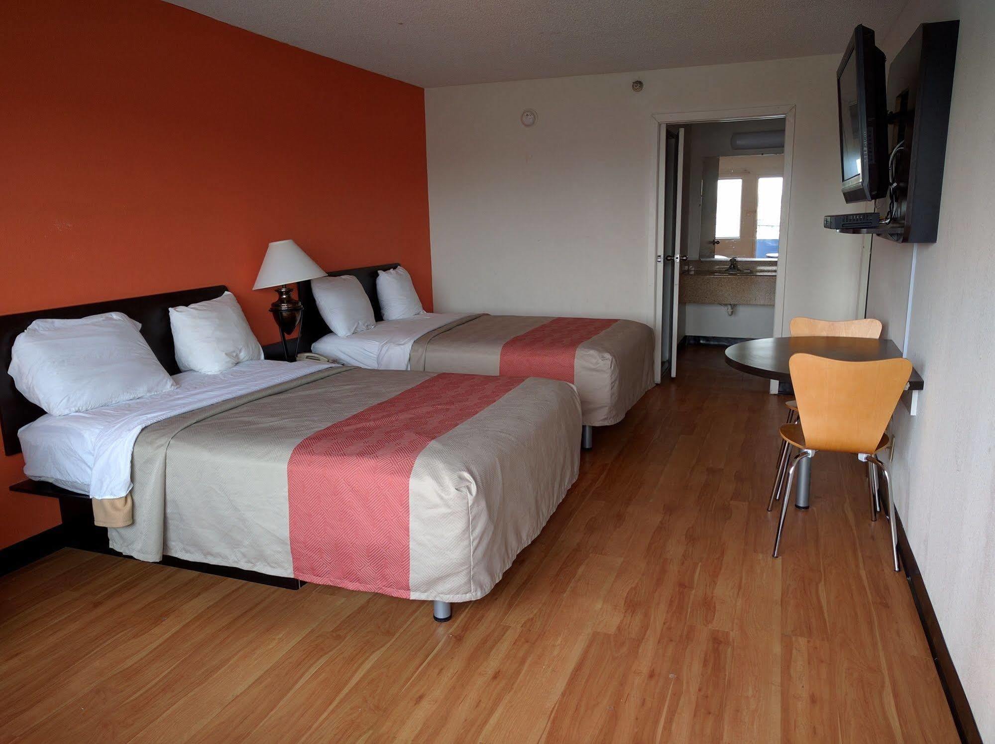 Rodeway Inn Brooklawn Dış mekan fotoğraf