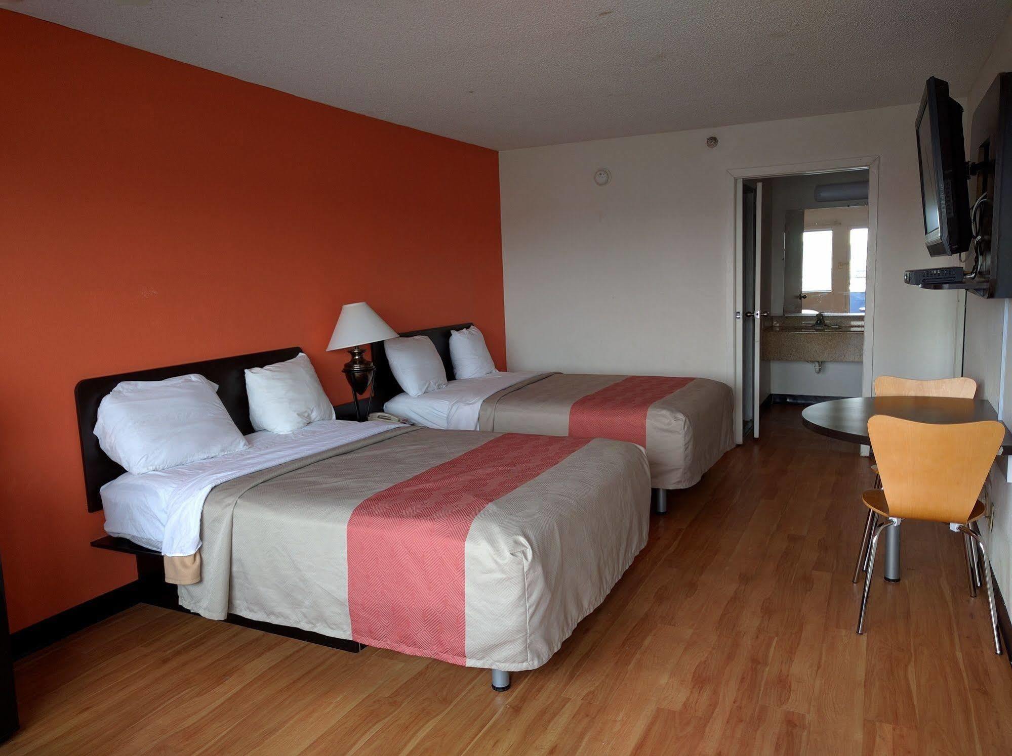 Rodeway Inn Brooklawn Dış mekan fotoğraf